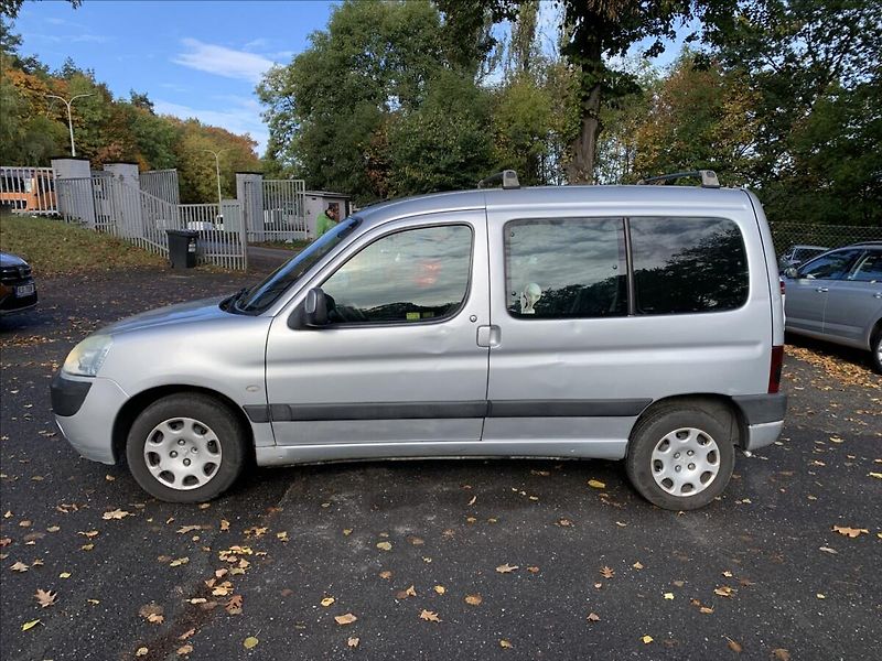 Peugeot Partner 1,4 i - fotka 8 z 14