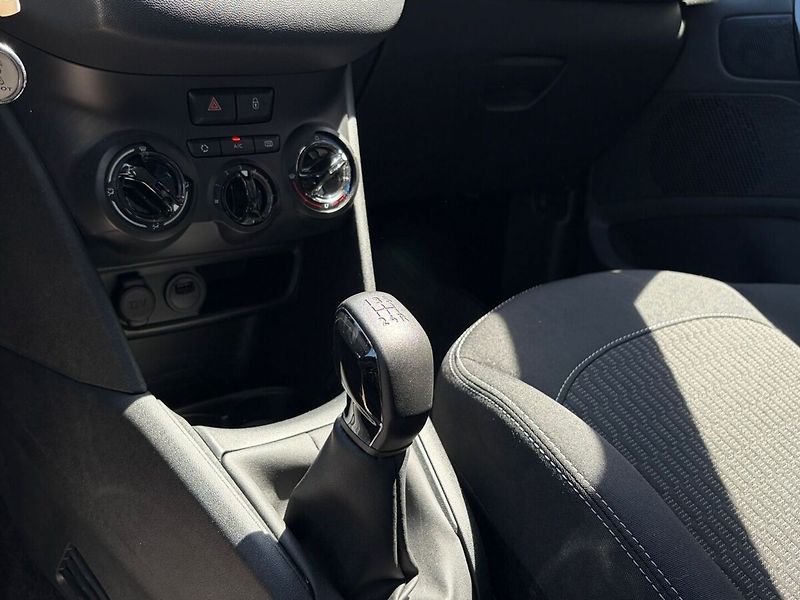 Peugeot 208 1.2 PureTech Allure - fotka 10 z 14