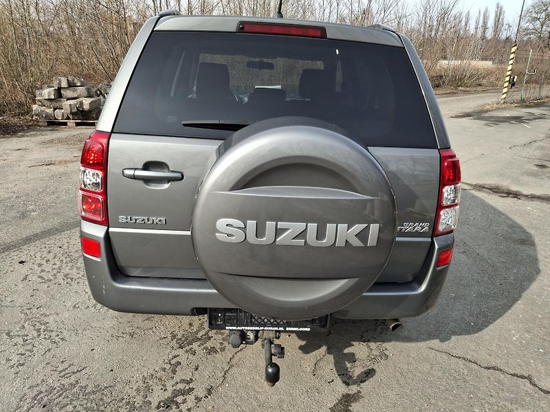 Suzuki Grand Vitara 2.0 benzin  Rezervace - fotka 14 z 38