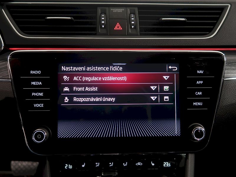 Škoda Superb (2021) STYLE 2.0TDI 147KW 4x4 DSG LED - fotka 24 z 36
