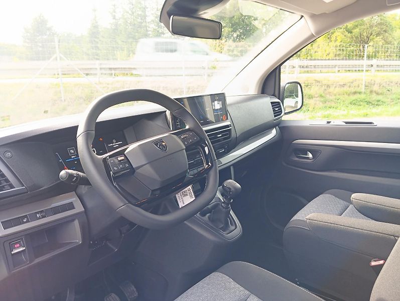 Peugeot Traveller (2026) Active L3 2.2 BlueHDi 150 MAN6 - fotka 16 z 22