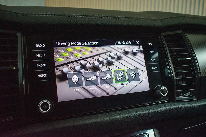 Škoda Kodiaq 2.0TDI Sportline4x4*DSG*ČR*DPH - fotka 29 z 47