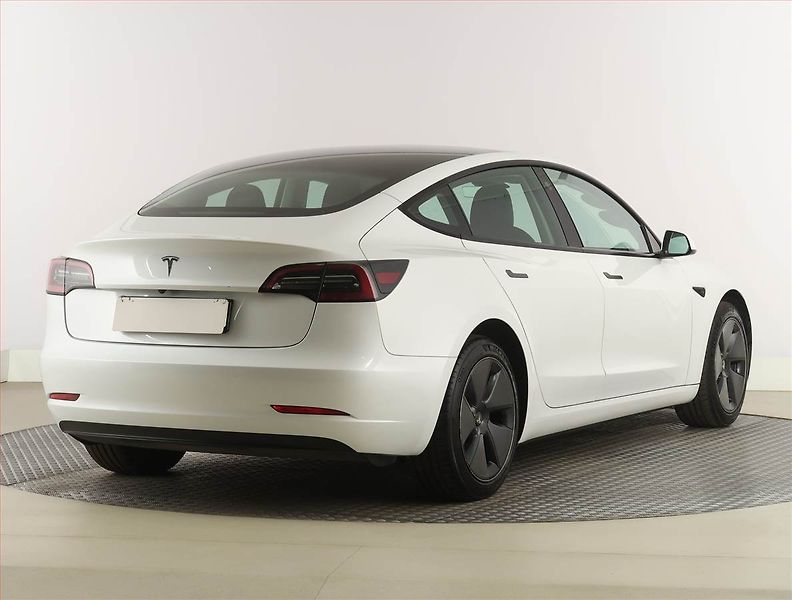 Tesla Model 3 (2023) Standard Range 60kWh, SoH 95% - fotka 5 z 33