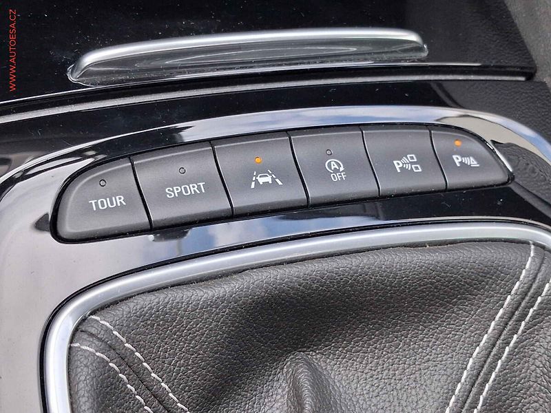 Opel Insignia (2017) 2.0 CDTi, OPC line, LED - fotka 15 z 18