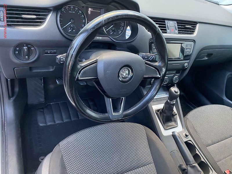Škoda Octavia (2015) 1.6TDi, ČR, Ambition, +kola - fotka 12 z 15