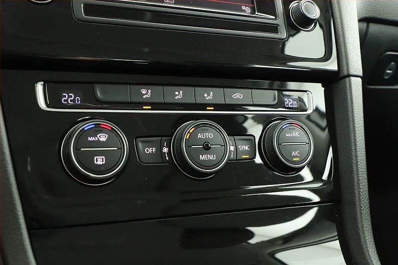 Volkswagen Golf (2015) 1.6 TDI, Automat, Tempomat - fotka 13 z 16