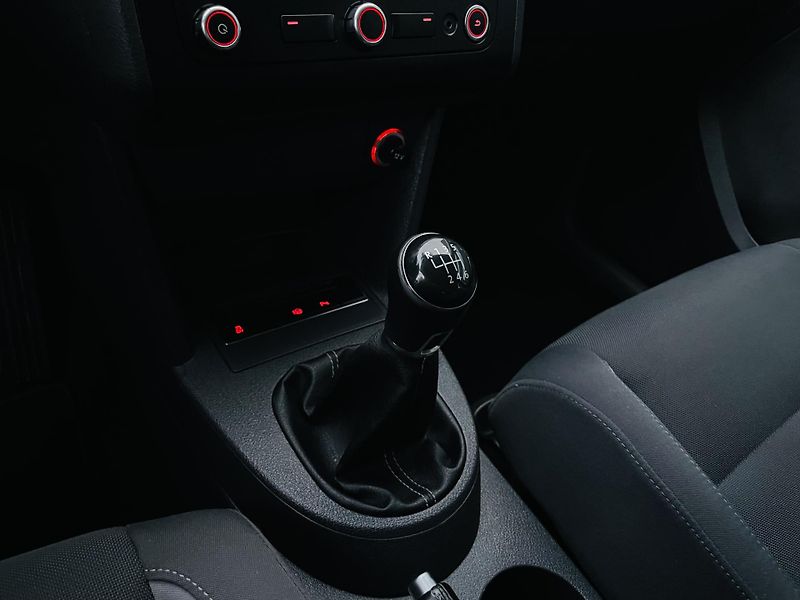 Volkswagen Touran 1.4TSI VÝHŘEV SERVISKA TAŽNÉ - fotka 34 z 43