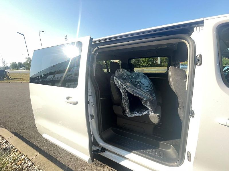 Toyota ProAce Verso 2.2D 150HP M/T L2 Family - fotka 29 z 31