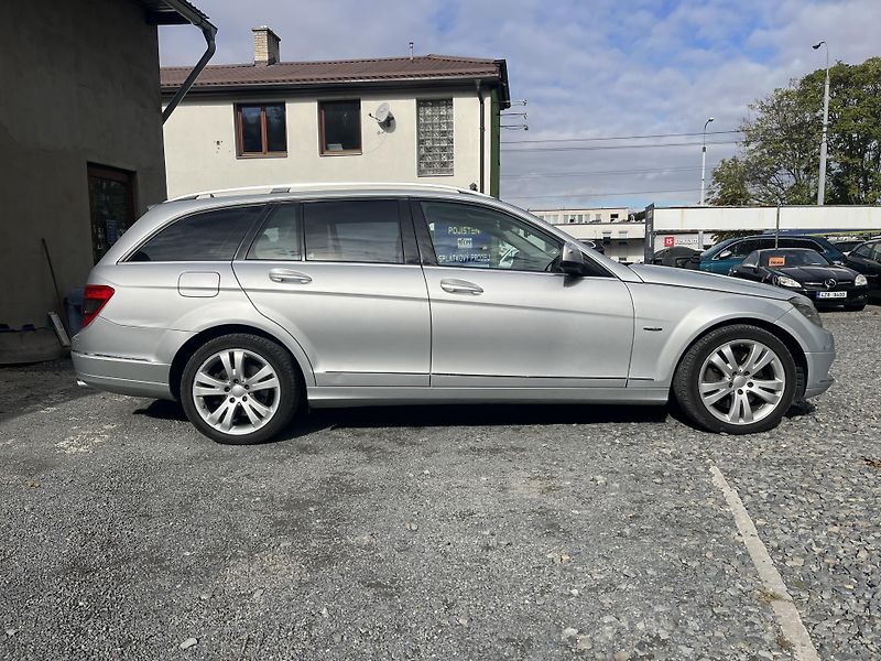 Mercedes-Benz Třídy C (2008) 320 CDi 165 Kw 4MATIC  - fotka 4 z 20