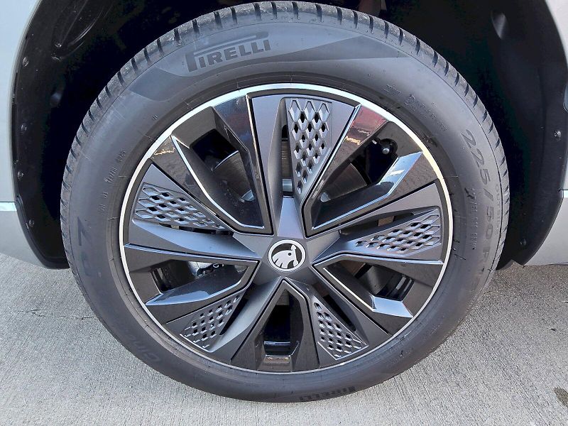 Škoda Karoq (2026) SPORTLINE 4X4 TDI 2.0/110KW A7 - fotka 31 z 35