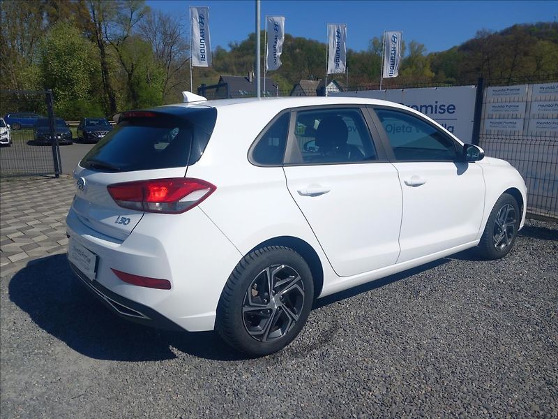 Hyundai i30 1,0 T-GDI COMFORT DCT - fotka 8 z 20