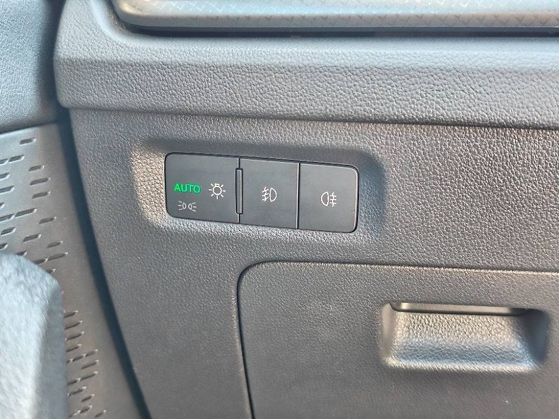 Škoda Octavia Ambition 6MP 2,0TDI - fotka 17 z 21