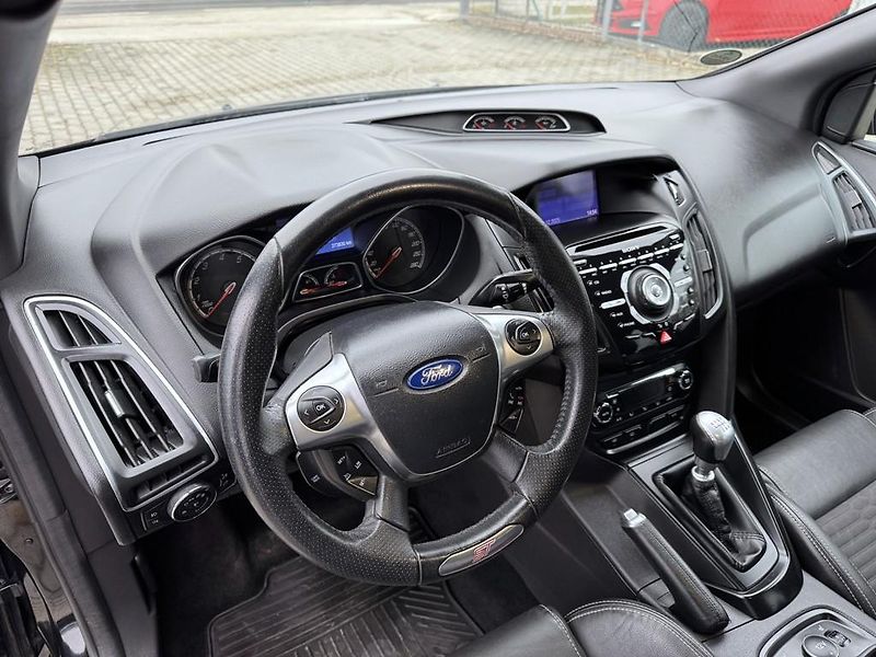 Ford Focus 2.0 ST 184 kW ČR odp. DPH - fotka 13 z 18