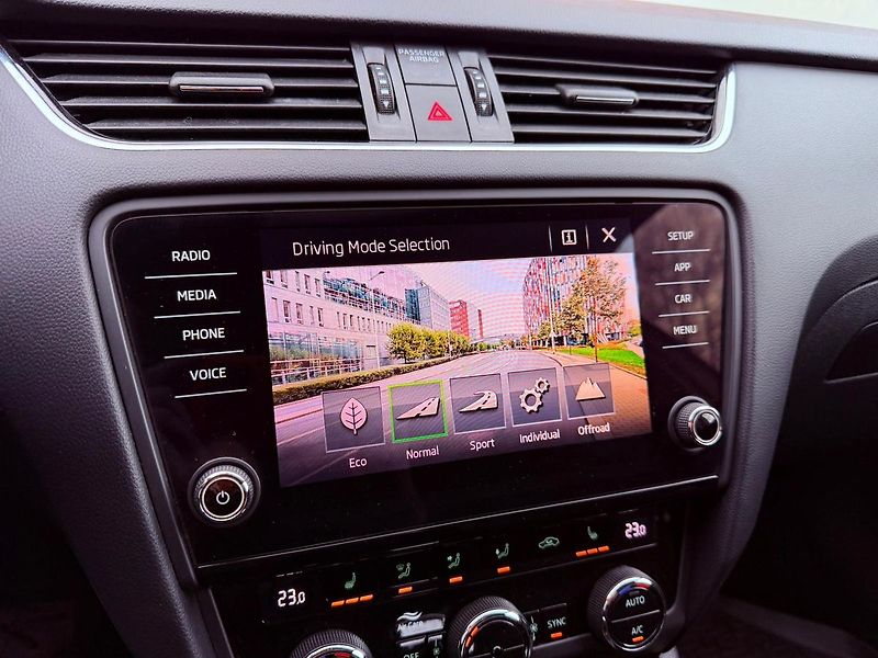 Škoda Octavia 2.0 TDi DSG 4x4 Scout, ČR - fotka 20 z 30
