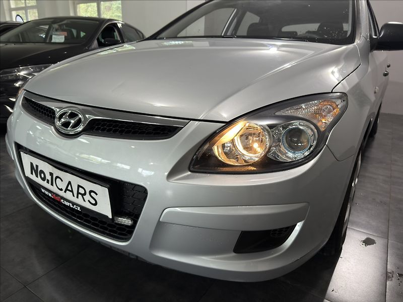 Hyundai i30 1,4   CVVT 95.000KM KLIMA - fotka 24 z 25