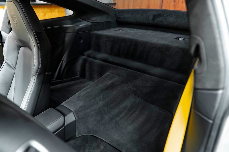 Porsche 911 Turbo S - fotka 19 z 22