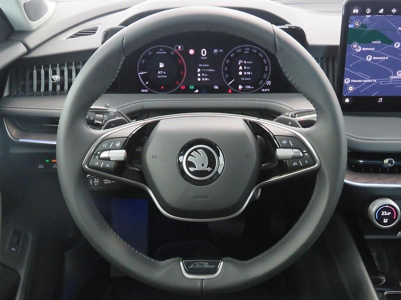 Škoda Superb - fotka 25 z 30
