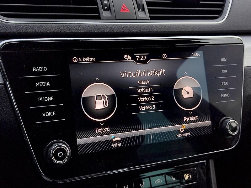 Škoda Superb (2023) Combi 2,0 Tdi 147 Kw DSG - fotka 13 z 38