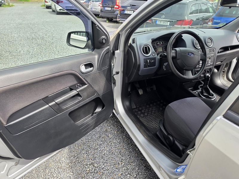 Ford Fusion 1.4 i Klimatizace TZ - fotka 13 z 24