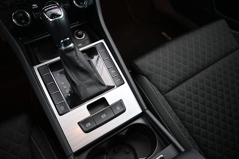 Škoda Superb (2022) 2.0 LED DSG ACC Virtual Kamera - fotka 22 z 34