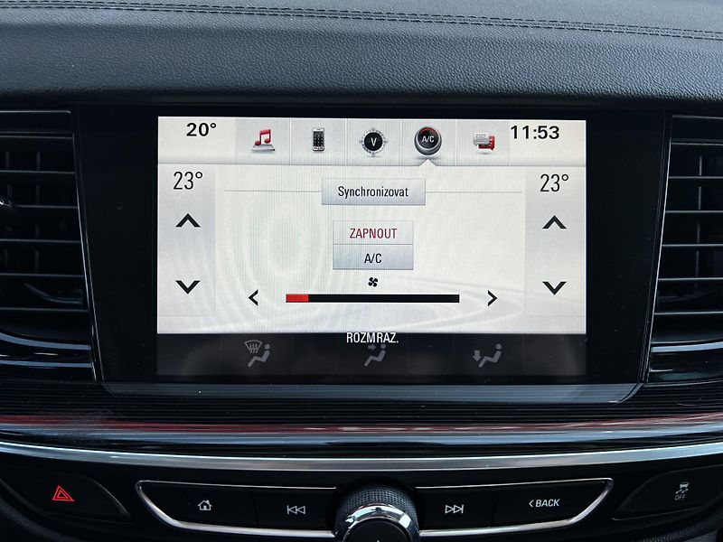 Opel Insignia 1.5T 121kW Aut. Innovation - fotka 18 z 27