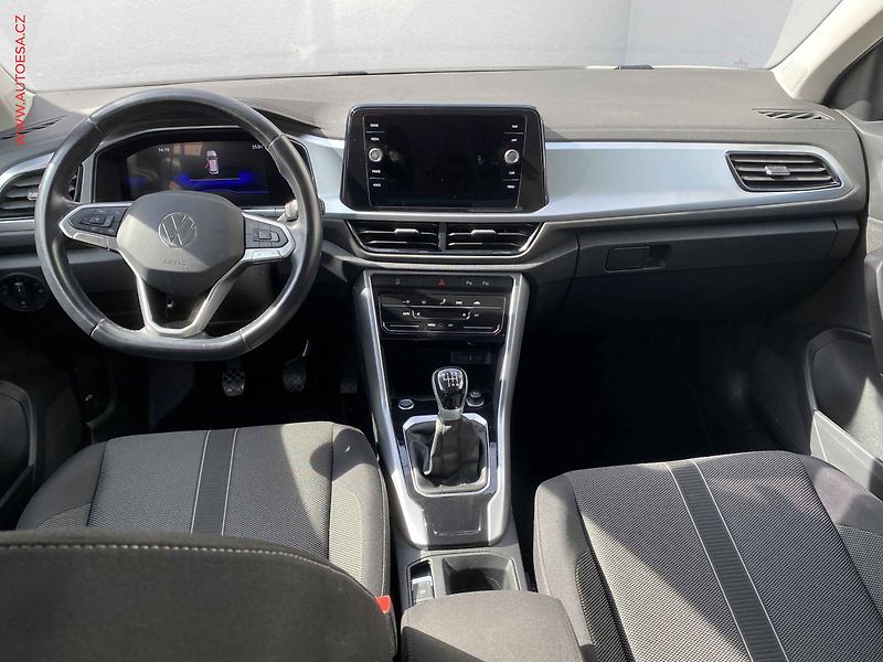Volkswagen T-Roc (2022) 1.0 TSi, Life, LED, kamera - fotka 8 z 18
