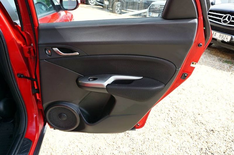 Honda Civic (2011) 1,4i- Vtec 73 kW - fotka 12 z 27