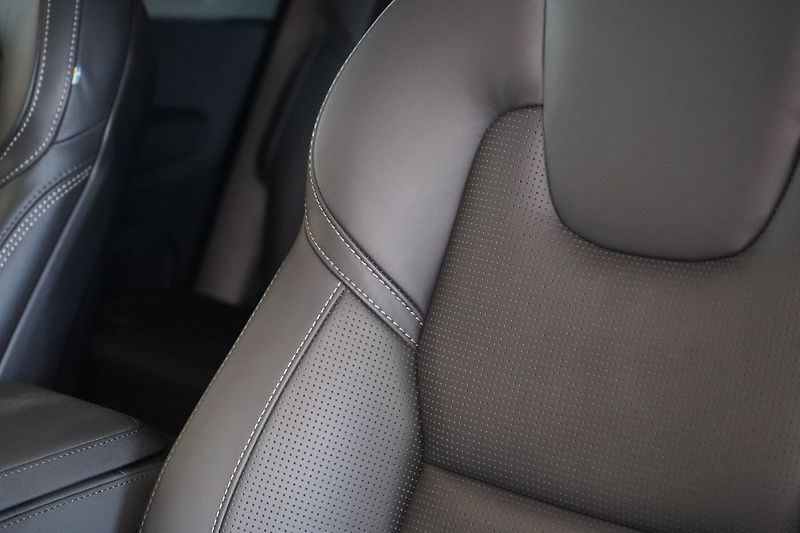 Volvo XC90 B5 PLUS Black Edition, Vzduch - fotka 21 z 49