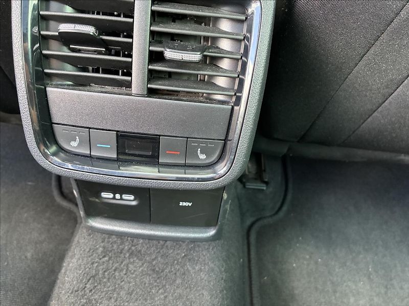 Škoda Octavia 2,0 RS,4x4,PANO,TAŽNÉ,WEBASTO - fotka 17 z 39