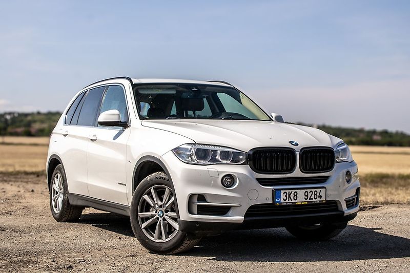 BMW X5 xDrive 30d - fotka 3 z 21