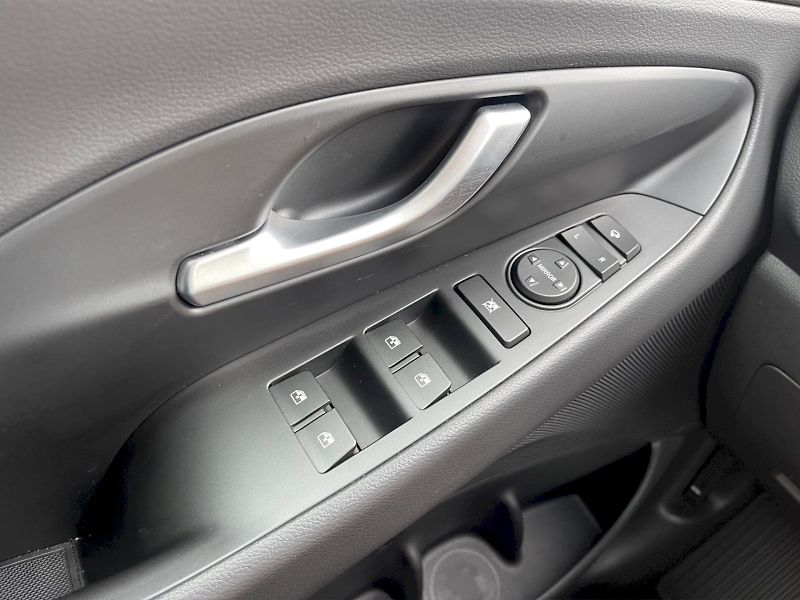 Hyundai i30 (2025) 1.5 T-GDI 103 kW MHEV Style DC - fotka 23 z 35