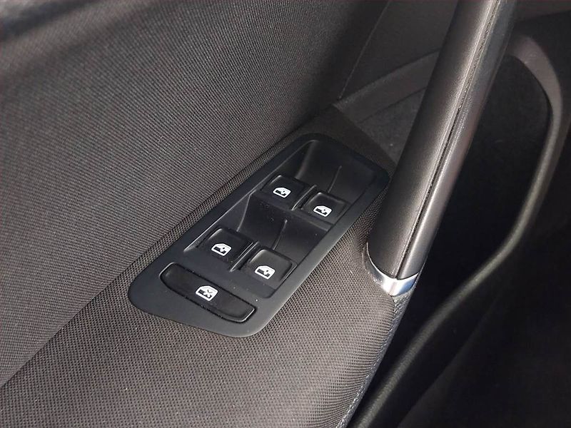 Volkswagen Golf (2018) Comfortline 1.0 TSI, Tempomat - fotka 16 z 19