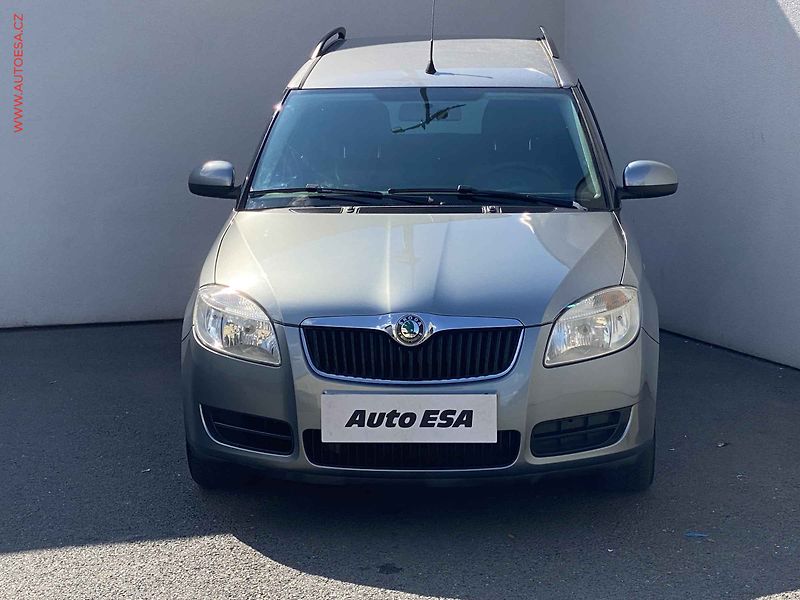Škoda Roomster (2009) 1.6i, Style Plus, AT - fotka 2 z 16