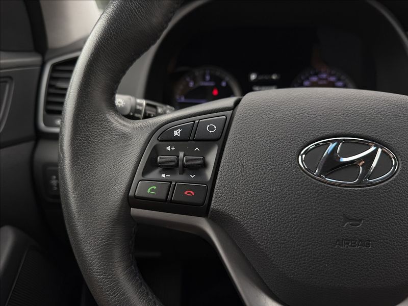 Hyundai Tucson 2.0 CRDI Style 4x4 Autom - fotka 15 z 23