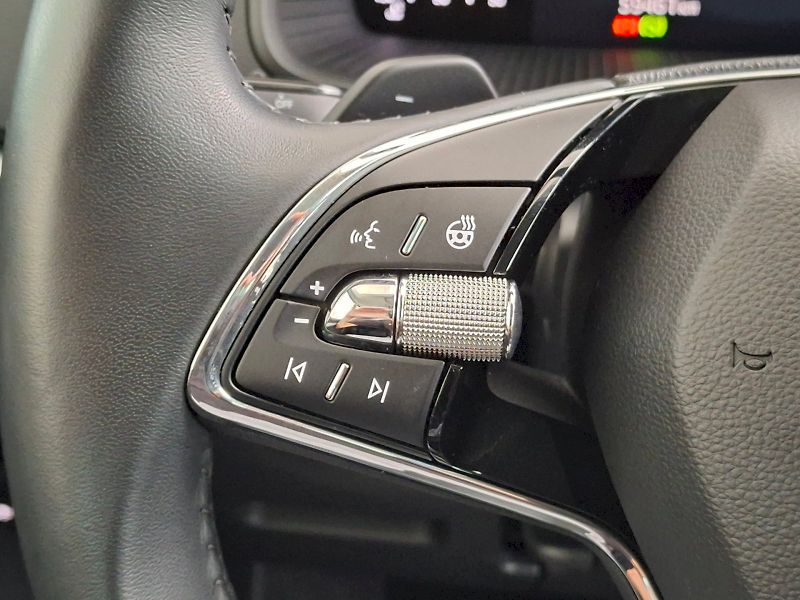 Škoda Karoq (2023) Ambition DSG 1,5TSi 110kW - fotka 17 z 32