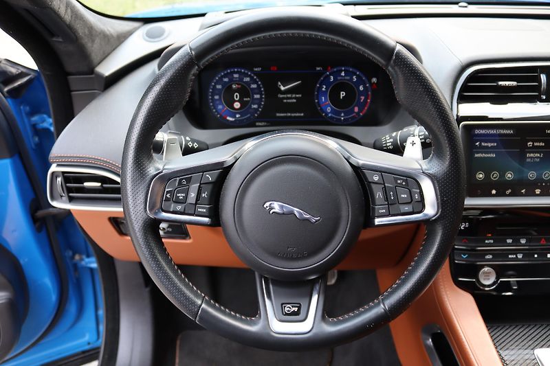 Jaguar F-Pace SVR 5.0 V8 AWD 405kW DPH - fotka 24 z 50