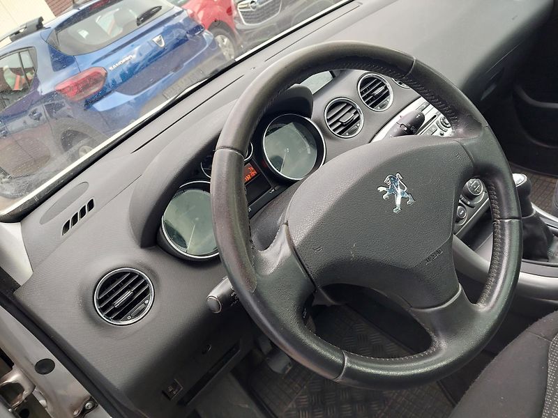 Peugeot 308 (2009) SW 1.6-88kW - fotka 9 z 32