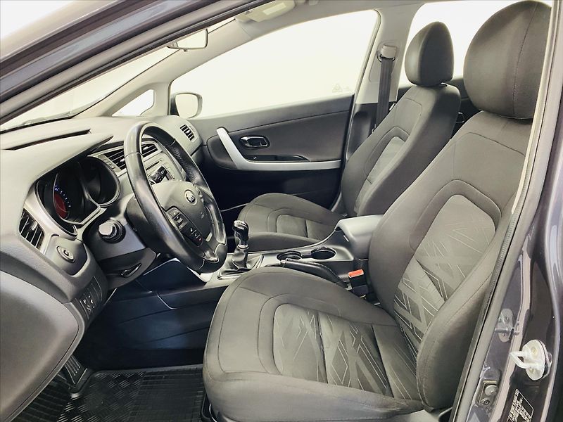Kia Ceed 1,4 CVVT 73 kW Klima 1. maj.ČR - fotka 5 z 24