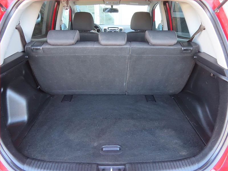 Kia Venga (2010) 1.4 CRDi, nová STK - fotka 13 z 17
