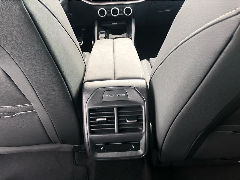 Škoda Superb 2.0 TSI  DSG 7° - fotka 23 z 30