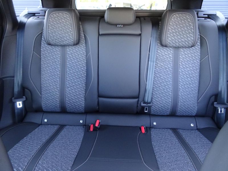 Peugeot 308 (2026) SW ALLURE Hybrid 145k e-DCS6 - fotka 15 z 41