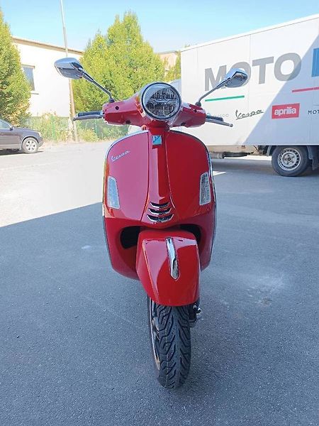 Vespa GTS 125 Super (2026) Rosso Coragiosso FL26 - fotka 2 z 10