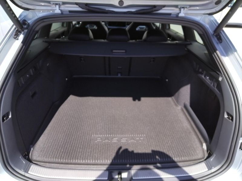 Volkswagen Passat R-Line 2,0 TSI 150 kW - fotka 7 z 28
