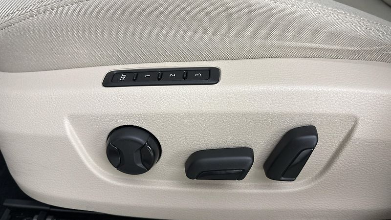 Škoda Superb 2.0 TDI Style Combi - fotka 20 z 25