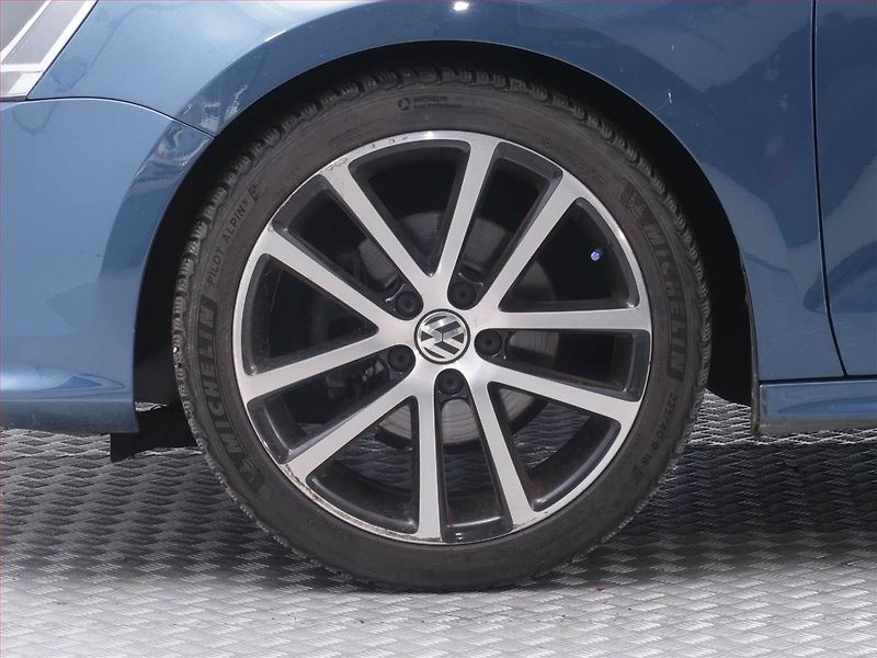Volkswagen Jetta (2015) 1.2 TSI, Serv.kniha - fotka 15 z 18