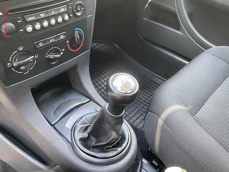 Citroën C4 (2009) 1.6i, ČR, AC, tempo, park - fotka 15 z 15