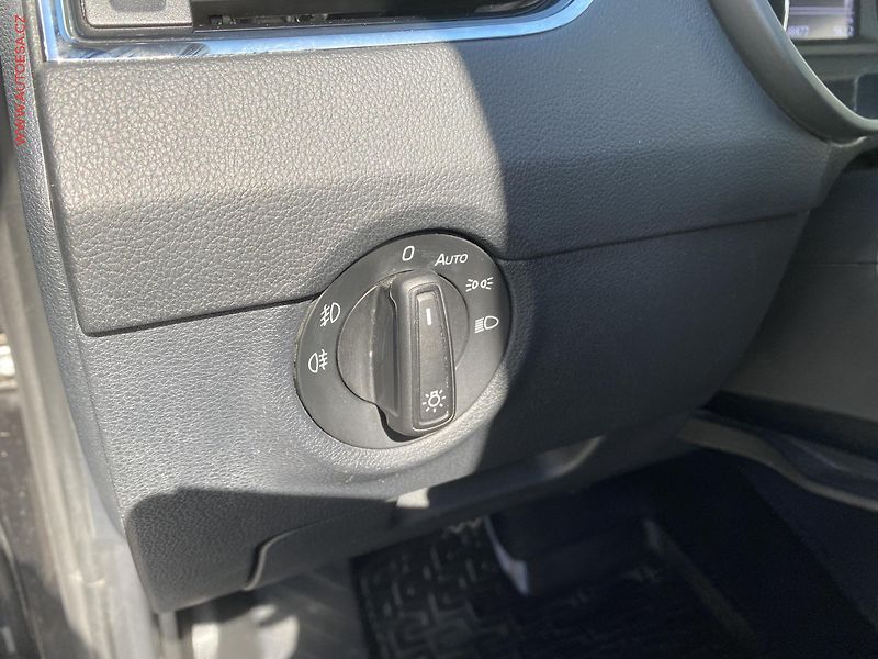 Škoda Octavia (2019) 1.5 TSi, Soleil, LED, navi, - fotka 15 z 19