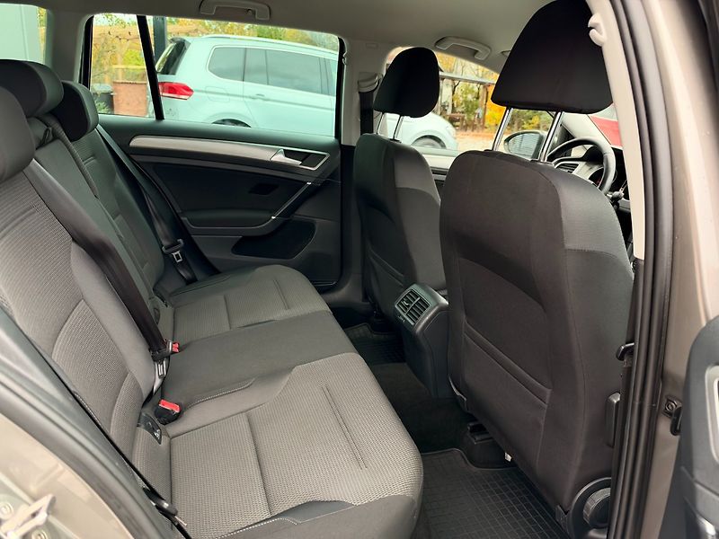 Volkswagen Golf (2015) Variant 1.6TDI 4Motion 81kW - fotka 23 z 37