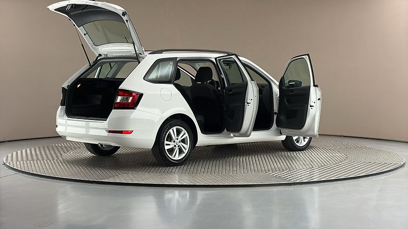 Škoda Fabia 1.0 TSI Ambition Combi - fotka 6 z 23