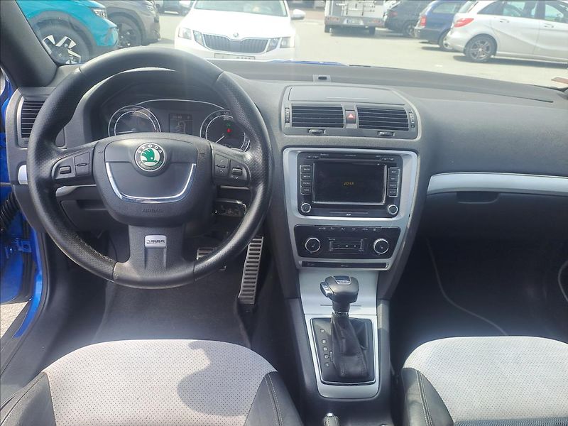 Škoda Octavia 2,0 TDI RS DSG - fotka 9 z 14